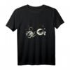 Surrealistisches Hai & Oktopus im Weltraum T-Shirt  Vintage Design für Weltraum-, Nautik- & Kunstfans
