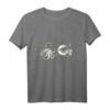 Surrealistisches Hai & Oktopus im Weltraum T-Shirt  Vintage Design für Weltraum-, Nautik- & Kunstfans