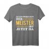 Der Meister ist jetzt da - Lustiges Handwerksmeister Geschenk T-Shirt für erfolgreiche Handwerker & Meisterprüfung Feier