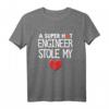 Ein super heißer Ingenieur hat mein Herz gestohlen - Liebevolles T-Shirt als Geschenk zu Weihnachten, Geburtstag oder jeder Gelegenheit