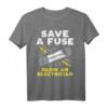 Save A Fuse Blow An Electrician Lustiges Humor T-Shirt für Elektriker, Linemen & Ingenieure  Perfektes Geschenk für Geburtstag, Vatertag & Weihnachten