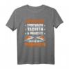 Lokführer T-Shirt - Berufsthema für Triebfahrzeugführer, Lokomotivführer & Eisenbahnfan mit Slogan 'Vergiss Sportwagen, Yachten & Privatjets - Ich habe mein Triebfahrzeug'