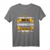 Fahrdienstleiter Shirt - Lustiges Lokführer T-Shirt als Geschenk für Bahnprofis, Papa, Sohn, Bruder, Opa & Bahnliebhaber zum Geburtstag, Vatertag & Weihnachten