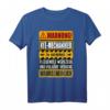 Lustiges KFZ-Mechaniker T-Shirt mit Warnschild  Perfektes Geschenk für Mechaniker, Geburtstag & Weihnachten im Vintage Style