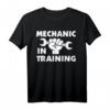 Mechaniker im Training lustiges Automechaniker-Kinder T-Shirt  Perfektes Geschenk für kleine Autoliebhaber zu Geburtstag & Weihnachten