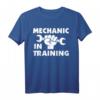 Mechaniker im Training lustiges Automechaniker-Kinder T-Shirt  Perfektes Geschenk für kleine Autoliebhaber zu Geburtstag & Weihnachten