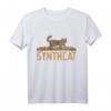 Vintage Synthesizer Katzen T-Shirt mit Spruch 'Synthcat'  Perfektes Geschenk für Musik- und Katzenliebhaber, Vintage Design