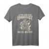Was mich nicht umbringt - Soldat & Bundeswehr Geschenk T-Shirt für Freunde & Familienmitglieder zum Geburtstag & Weihnachten