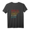 Einer von uns Beiden schiesst besser als du Schießsport T-Shirt  Lustiges Geschenk für Sportschützen, Jäger & Bogenschützen zu Weihnachten & Vatertag