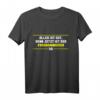 Herren Programmierer T-Shirt - Lustiger Spruch 'Alles ist gut denn jetzt ist der Programmierer da' - Perfektes Geschenk für IT-Profis und Entwickler