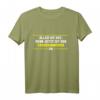 Herren Programmierer T-Shirt - Lustiger Spruch 'Alles ist gut denn jetzt ist der Programmierer da' - Perfektes Geschenk für IT-Profis und Entwickler