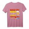 Hold My Beer While I Light My Fireworks - Lustiges Pyrotechnik T-Shirt für Feuerwerksfans und Pyrotechniker als Silvester-Geschenk