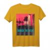 Synthwave Retro Car T-Shirt mit Palmen Outrun Aesthetic - Perfekte Geschenkidee für Musik- und Retro-Fans im 80er/90er Stil