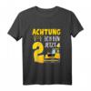 Kinder Achtung ich bin jetzt 2 Baustellenfahrzeug Minibagger T-Shirt  Perfektes Geschenk zum 2. Geburtstag für kleine Bauarbeiter und Baggerliebhaber