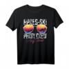 Apres-Ski Party Crew Auf Tour - Skifahrer & Snowboarder Gruppen T-Shirt für den Skiurlaub & Männerwochenende