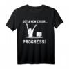 Softwareentwickler & Programmierer T-Shirt mit Bugs & Errors - Lustiges Geschenk für Nerds, Geeks & Studenten beim Programmieren in C, Python, Java & Co.