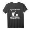 Softwareentwickler & Programmierer T-Shirt mit Bugs & Errors - Lustiges Geschenk für Nerds, Geeks & Studenten beim Programmieren in C, Python, Java & Co.