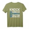 Funny Knock Knock Who's there Doctor T-Shirt  Lustiges Arzt Witz Shirt für Damen und Herren als Geschenkidee
