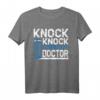 Funny Knock Knock Who's there Doctor T-Shirt  Lustiges Arzt Witz Shirt für Damen und Herren als Geschenkidee