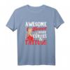 Awesome Women Have Curves and Tattoos T-Shirt - Lustiges Tattoo Design für tätowierte Frauen & Kunstliebhaber