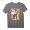 Pilze und Bier, darum bin ich hier - Humorvolles Pilzsammler T-Shirt für Natur- und Bierliebhaber