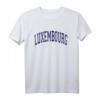 Luxembourg Varsity Style Navy Blue Text T-Shirt  Klassisch geschnitten, doppelt genähter Saum, ideal für Luxemburg-Fans
