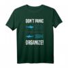 Don't Panic Organise Fisch Schwarm gegen Hai T-Shirt  Humoriges Motivationsshirt als Geschenk für Familie, Freunde und Kollegen
