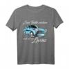 Trabant 601 T-Shirt - Lustiges Kultauto Geschenk mit Spruch 'Zwei Takte reichen mehr ist nur Luxus' für Trabant-Fans und Tuning-Enthusiasten