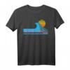 Santa Cruz Surf T-Shirt  Vintage California Surfing Design, 80er Retro Style mit Wave, Sonnenuntergang & Neon Text für Männer, Frauen & Kinder