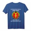 Unterschätze niemals eine Frau die in der DDR aufgewachsen ist - Lustiges Damen T-Shirt mit DDR Spruch, perfektes Geschenk für Ostdeutsche Frauen