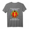 Unterschätze niemals eine Frau die in der DDR aufgewachsen ist - Lustiges Damen T-Shirt mit DDR Spruch, perfektes Geschenk für Ostdeutsche Frauen