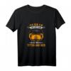 Ich bin ein einfacher Mann Ich Mag Titten & Bier Saufen Bier T-Shirt - Lustiges Party- und Saufabend-Shirt für Männer, JGA & Partygänger