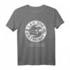 Lao Che Air Freight T-Shirt - Retro Fluggesellschaft Humor Shirt mit Nang Tao Airport Design