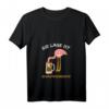 Damen Party T-Shirt mit Spruch 'Die Lage Ist Besäufniserregend' - Lustiges Flamingo Saufen Geschenk für Junggesellinnenabschied & Mallorca
