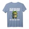 Ihr seid doch wieder ohne Aufsicht! Lustiges T-Shirt mit ironischem Katzen- und Frosch-Spruch  Perfektes Geschenk für Morgenmuffel, Schichtarbeiter & Humorliebhaber