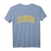 Florida Arched Amber Text T-Shirt  Klassisch geschnitten, doppelt genähter Saum, perfekt für Urlaub und Freizeit