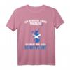 Ich brauche keine Therapie - ich muss nur nach Schottland T-Shirt - Perfektes Geschenk für Schottland-Fans & Campingurlauber