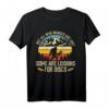 Nicht alle Wanderer sind verloren Einige suchen nach Discs - Lustiges Discgolf T-Shirt, ideales Geschenk für Sportbegeisterte und Familien