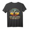 Nicht alle Wanderer sind verloren Einige suchen nach Discs - Lustiges Discgolf T-Shirt, ideales Geschenk für Sportbegeisterte und Familien