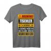 Lustiges Tischler T-Shirt mit Warnung Schild  Originelle Geschenkidee für Handwerker, Bauarbeiter & Tischler zum Geburtstag & Weihnachten