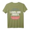 Lawn & Order Make America Rake Again T-Shirt mit Amerikanischer Flagge  Lustiges Geschenk für Familien, Freunde & Amerikanische Patriot-Enthusiasten