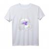 Reisender Astronaut mit violetter Galaxie und Planeten - Raumfahrtkunst T-Shirt für Weltraum- und Science-Fiction-Fans